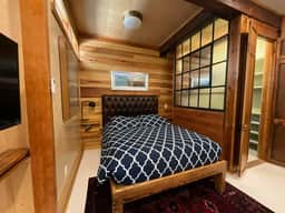 Beautifully Chic, Spacious, WiFi, Near Pullman Yds - Image 4