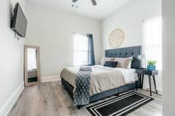 Charming Home: Pet-Friendly Haven with Yard - Image 5