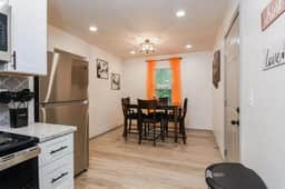 Cheery Home, Private Terrace, BBQ Area, Yard Games - Image 4