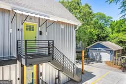 Chic Home w/Loft, EV Charger close to Pullman Yrds - Image 3
