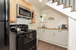Cozy 1 Bedroom with Loft, Minutes from Grant Park - Image 4