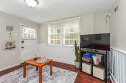 Cute, Cozy 1 Bedroom, Minutes from Grant Park - Image 5