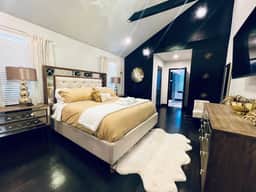Elegant NW Atlanta Oasis, 2 Kitchens, Sauna, Patio - Image 5