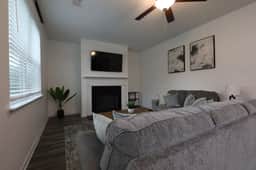 Quaint Home, WiFi, Smart TV's, Near Airport - Image 5