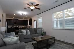 Quaint Home, WiFi, Smart TV's, Near Airport - Image 4