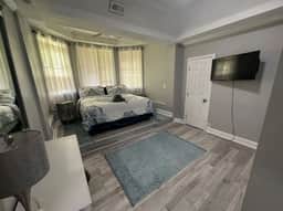 Roomy Renovated GuestHome, Desk, Yard, PetFriendly - Image 4