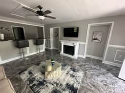 Roomy Renovated GuestHome, Desk, Yard, PetFriendly - Image 3