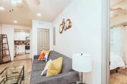 Stay near Downtown Atlanta with Wifi, Yard and BBQ - Image 2