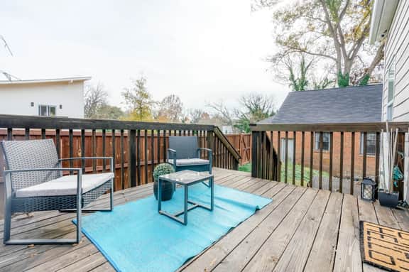 Charming Home: Pet-Friendly Haven with Yard - Image 4