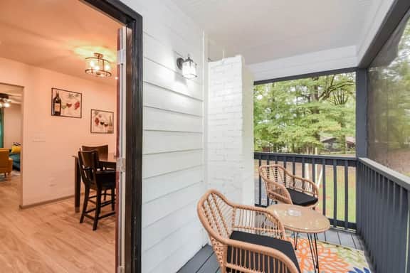 Cheery Home, Private Terrace, BBQ Area, Yard Games - Image 5