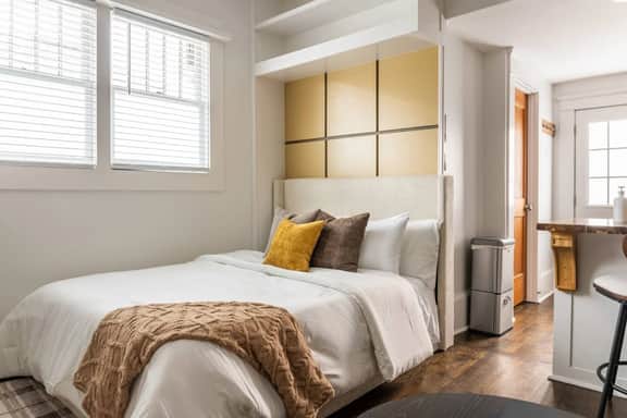 Chic Studio, Workspace, Wifi, Close to Pullman Yds - Image 5