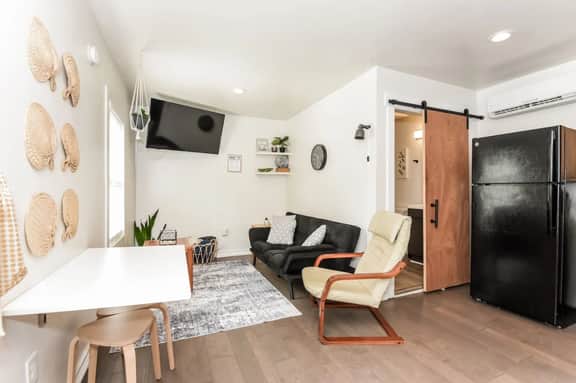 Cozy 1 Bedroom with Loft, Minutes from Grant Park - Image 3