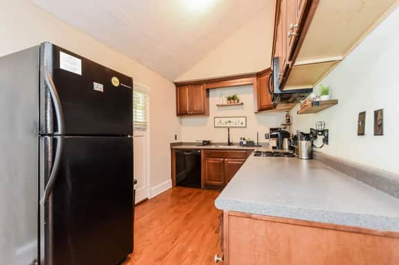 Cozy Home: Spacious, Wifi, Minutes from Grant Park - Image 2
