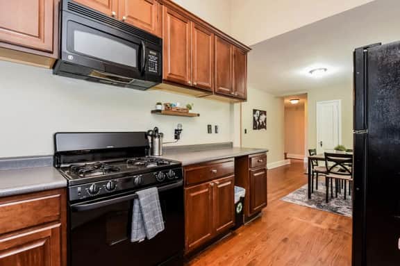 Cozy Home: Spacious, Wifi, Minutes from Grant Park - Image 3