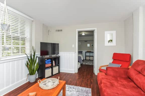 Cute, Cozy 1 Bedroom, Minutes from Grant Park - Image 2