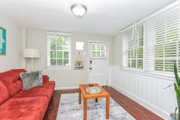 Cute, Cozy 1 Bedroom, Minutes from Grant Park - Image 3
