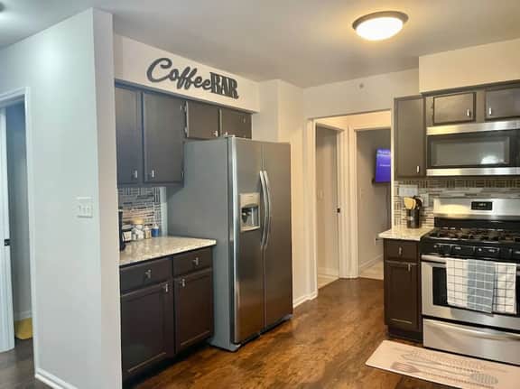 Getaway Home, Front Yard and Smart TVs All Rooms - Image 4