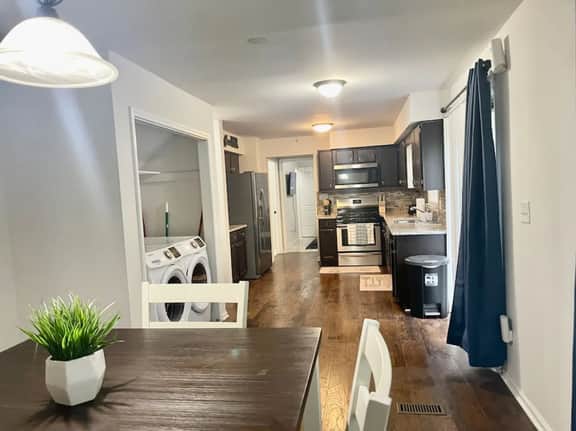 Getaway Home, Front Yard and Smart TVs All Rooms - Image 3