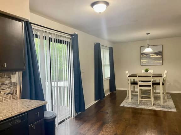 Getaway Home, Front Yard and Smart TVs All Rooms - Image 5