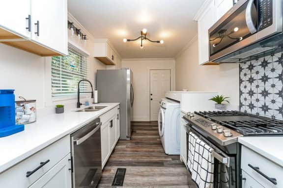 Newly Renovated East Lake Home, Wifi, Workspace - Image 4