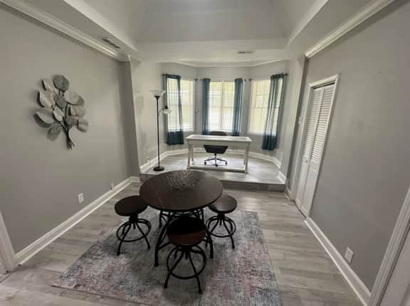 Roomy Renovated GuestHome, Desk, Yard, PetFriendly - Image 5