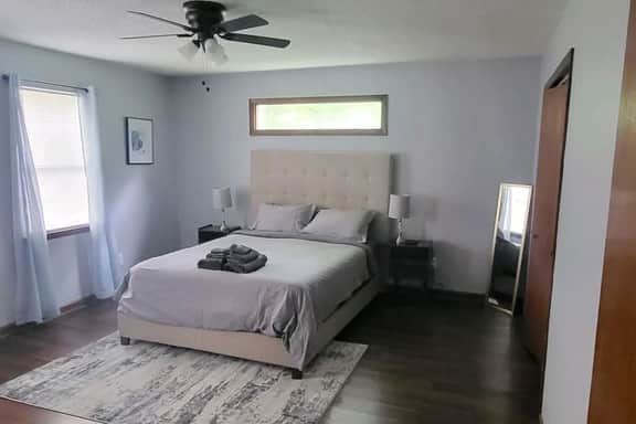 Spacious Home, Deck & Garage, close to ATL airport - Image 2