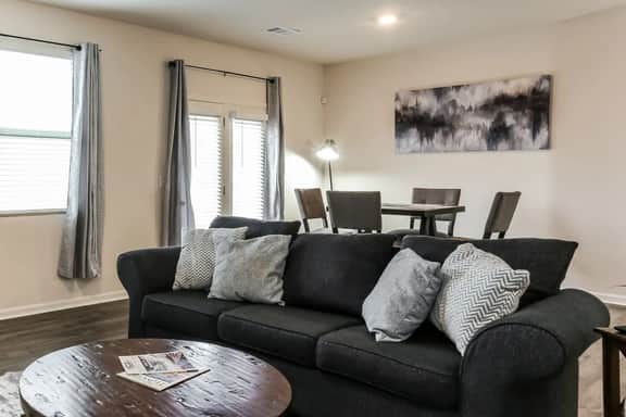 Spacious Home: Minutes from ATL Airport with Wifi - Image 2