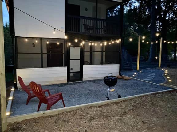 Stay near Downtown Atlanta with Wifi, Yard and BBQ - Image 3