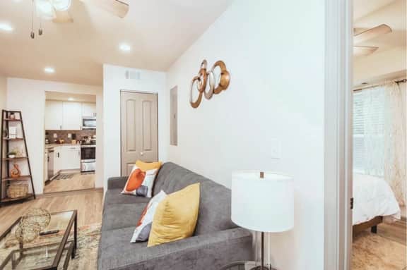 Stay near Downtown Atlanta with Wifi, Yard and BBQ - Image 2