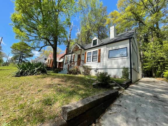Stylish Abode, Office, Private Yard, Pet Friendly! - Image 2