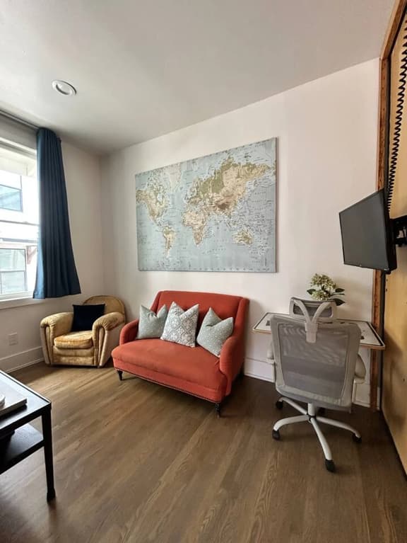 Chic Nooks at DeKalb Ave Unit C - Image 1
