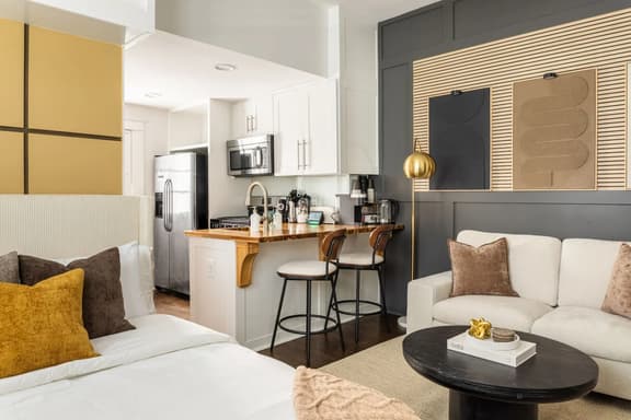 Chic Studio, Workspace, Wifi, Close to Pullman Yds - Image 1