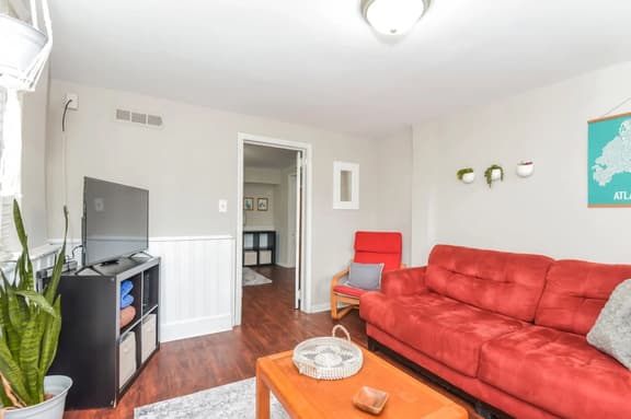 Cute, Cozy 1 Bedroom, Minutes from Grant Park - Image 1