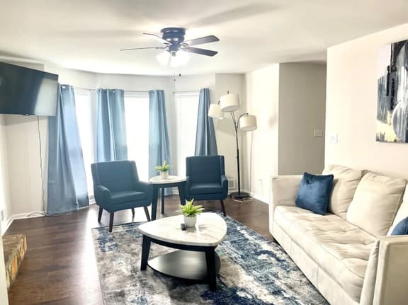 Getaway Home, Front Yard and Smart TVs All Rooms - Image 1