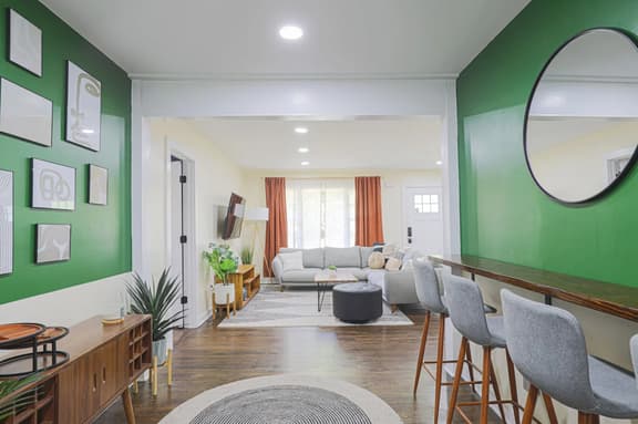 Stylish WestLake Escape, PetFriendly, Downtown 5Mi - Image 1